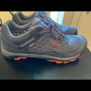 Keen waterproof hiking shoes (like new)